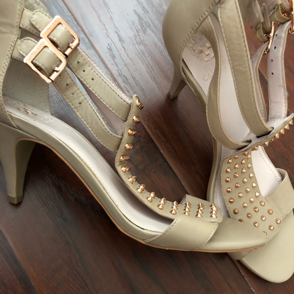 Vince camuto nude heels